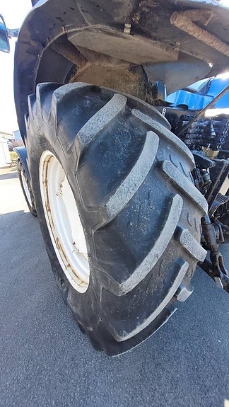 New Holland TS 135A EC 9 of 18