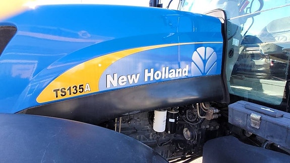 New Holland TS 135A EC 5 of 18