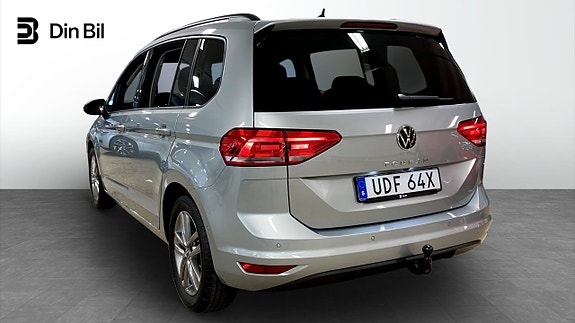 Volkswagen Touran 3 of 5