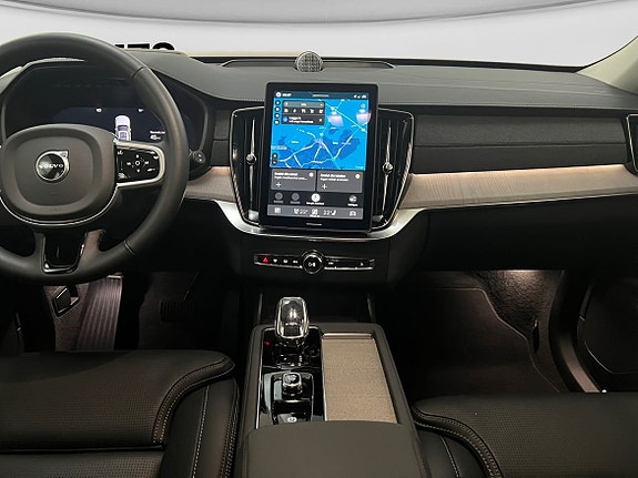 Volvo XC90 13 of 16