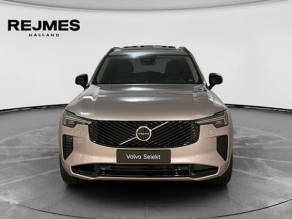 Volvo XC90 9 of 16