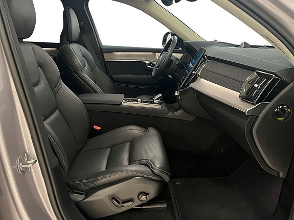 Volvo XC90 4 of 5