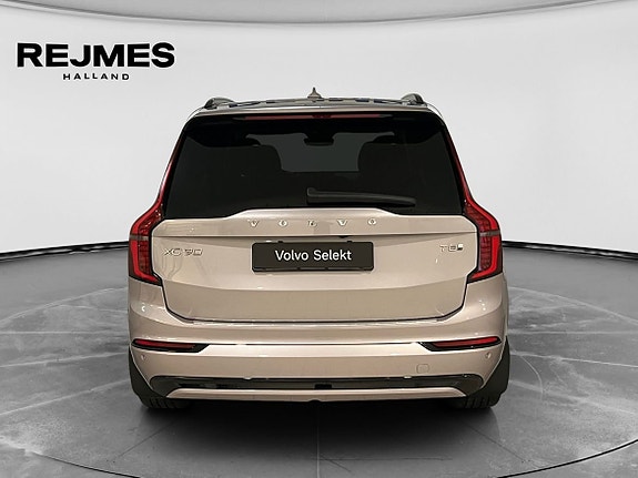 Volvo XC90 8 of 16