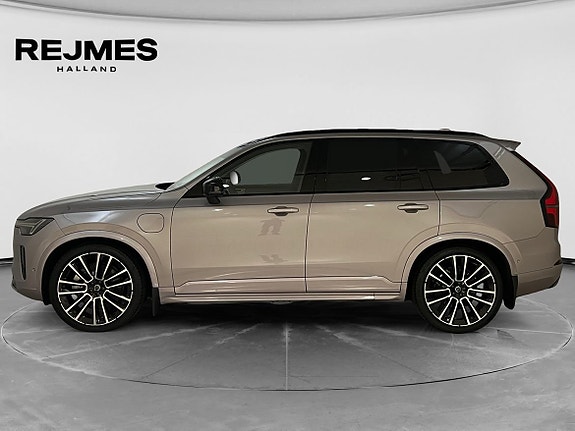 Volvo XC90 3 of 5