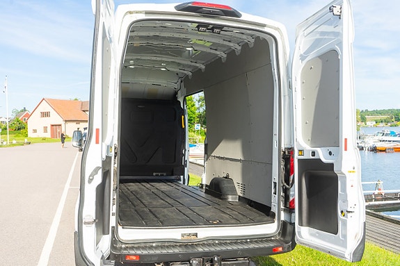 Ford Transit 13 of 25