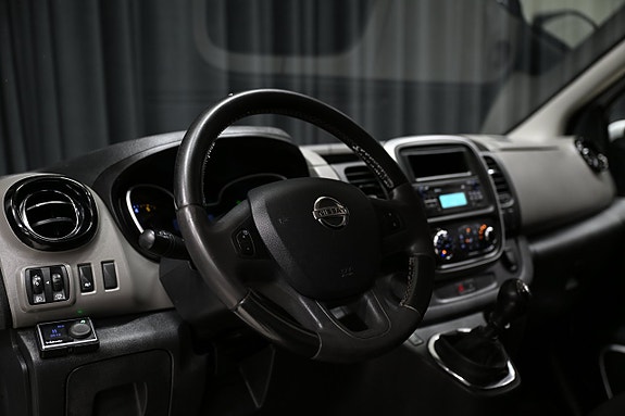 Nissan NV300 13 of 23