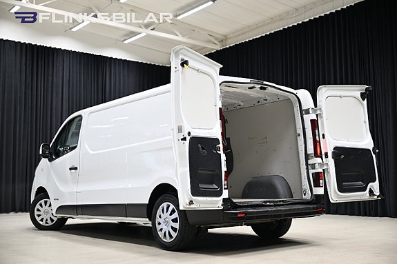 Nissan NV300 6 of 23