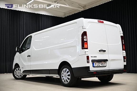 Nissan NV300 4 of 5