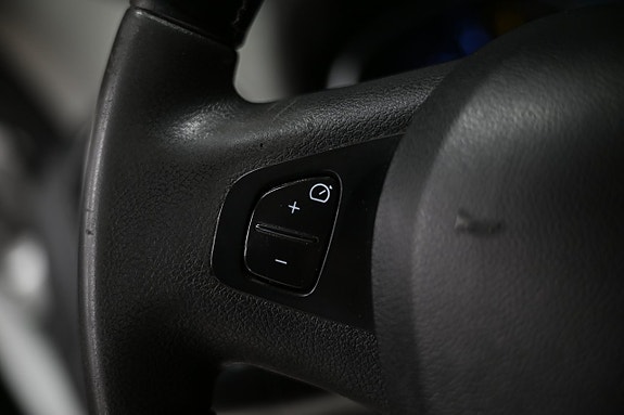 Nissan NV300 19 of 23