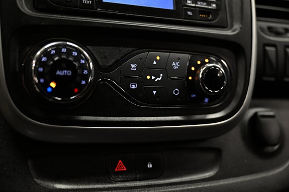 Nissan NV300 16 of 23
