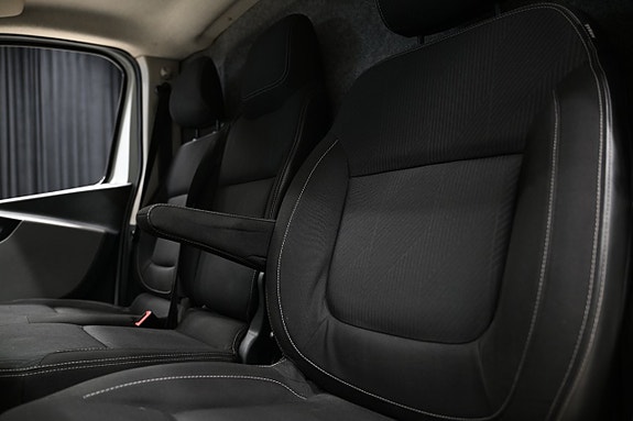 Nissan NV300 14 of 23
