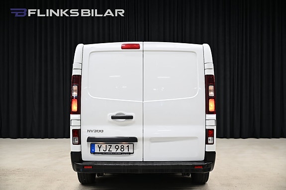 Nissan NV300 9 of 23