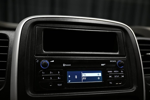 Nissan NV300 17 of 23