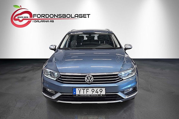 Volkswagen Passat Alltrack 2 of 5
