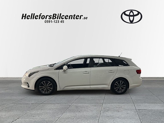 Toyota Avensis 3 of 5