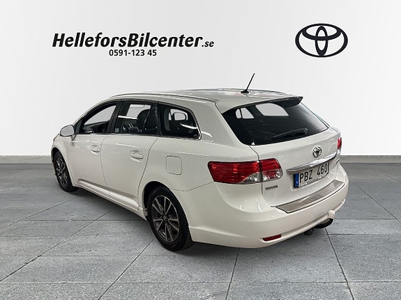 Toyota Avensis 2 of 5