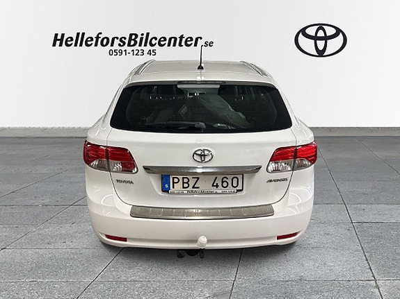 Toyota Avensis 4 of 5