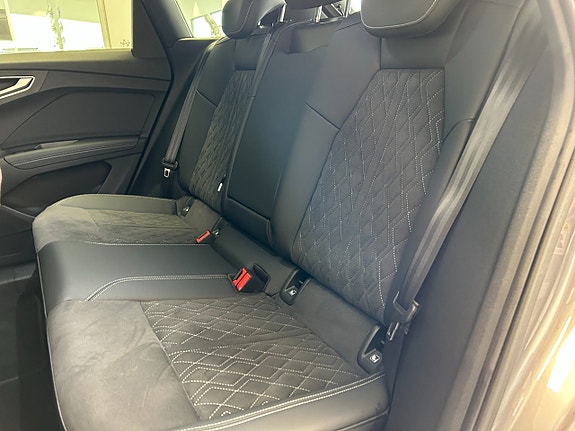 Audi Q4 e-tron 10 of 22