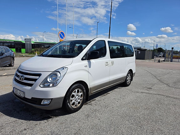 Hyundai H-1 3 of 5