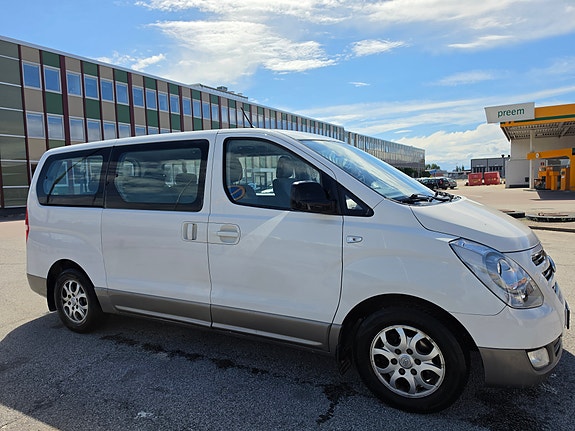 Hyundai H-1 2 of 5