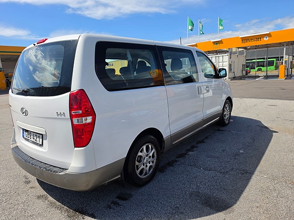 Hyundai H-1 4 of 5