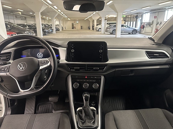 Volkswagen T-Roc 8 of 18