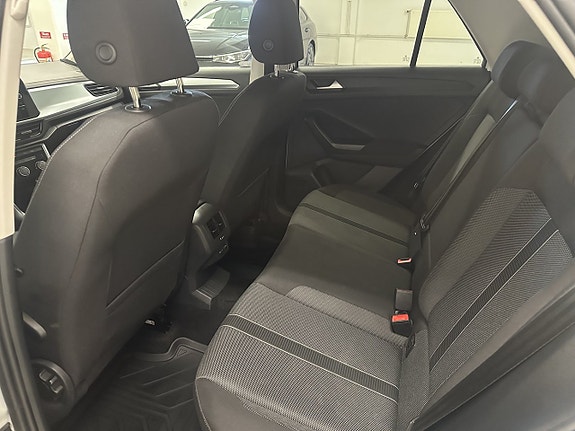 Volkswagen T-Roc 10 of 18