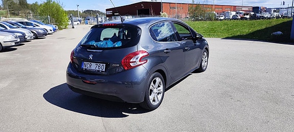 Peugeot 208 4 of 5