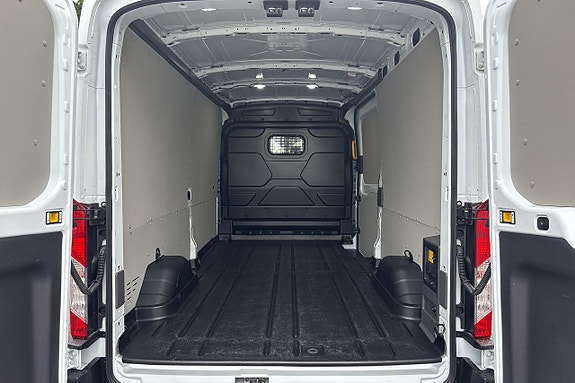 Ford E-Transit 4 of 5
