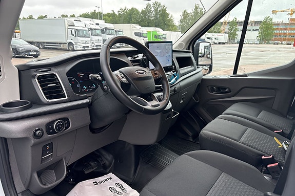 Ford E-Transit 6 of 11