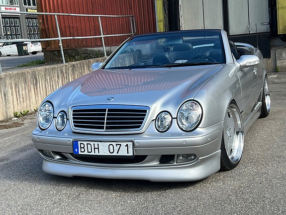 Mercedes-Benz CLK230 3 of 27