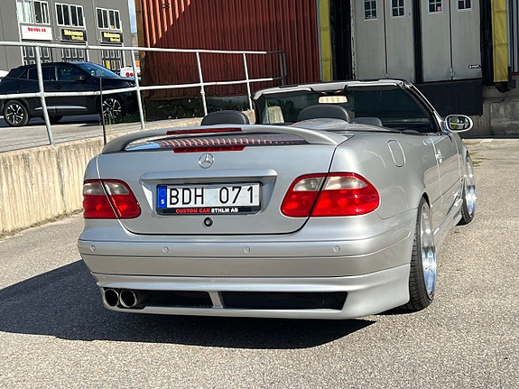 Mercedes-Benz CLK230 9 of 27