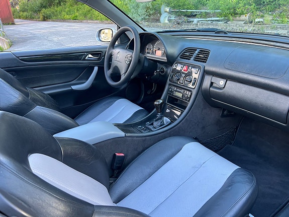 Mercedes-Benz CLK230 19 of 27