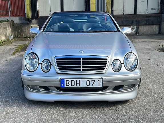 Mercedes-Benz CLK230 2 of 27