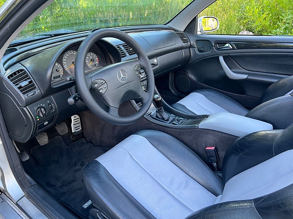 Mercedes-Benz CLK230 16 of 27