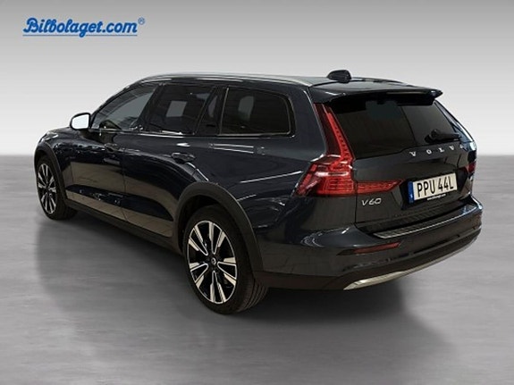 Volvo V60 Cross Country 7 of 16