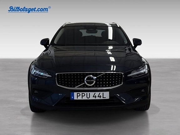 Volvo V60 Cross Country 3 of 17