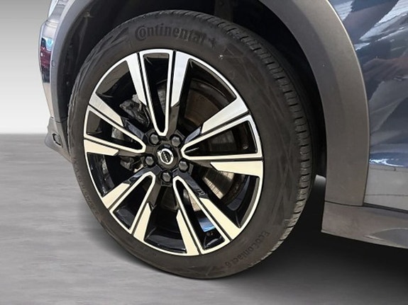 Volvo V60 Cross Country 8 of 16