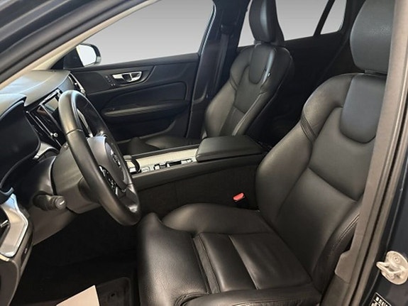 Volvo V60 Cross Country 9 of 16