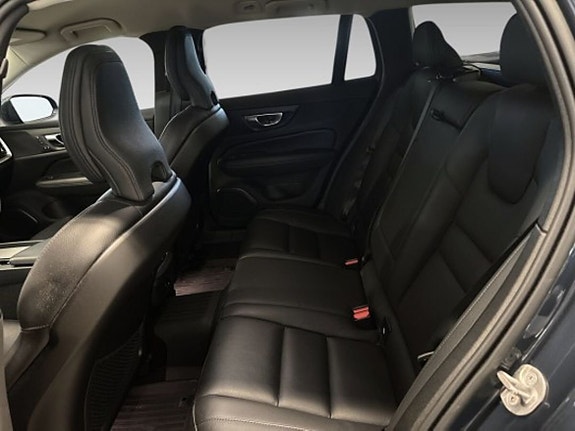 Volvo V60 Cross Country 11 of 16