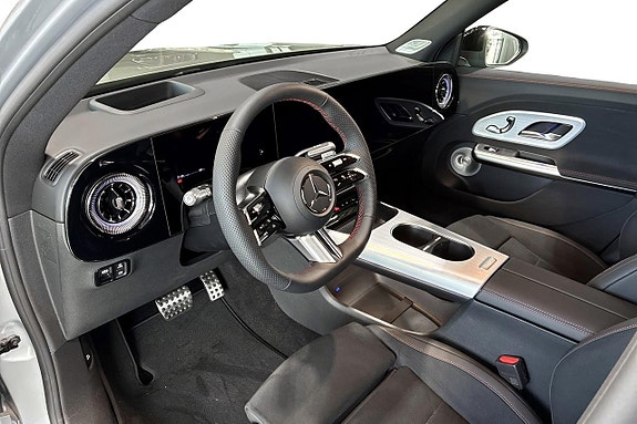 Mercedes-Benz GLB350 6 of 12