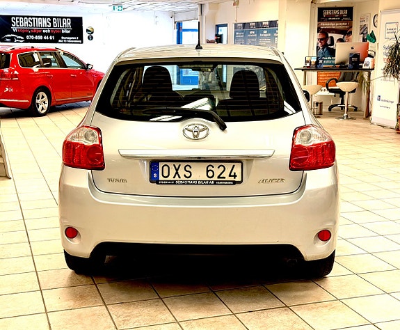 Toyota Auris 4 of 5