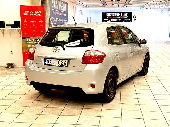 Toyota Auris 3 of 5