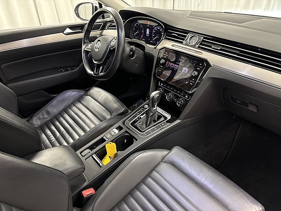 Volkswagen Passat Alltrack 4 of 5
