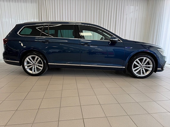 Volkswagen Passat 2 of 5