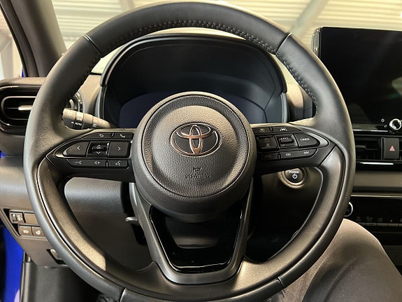 Toyota Yaris 13 of 23