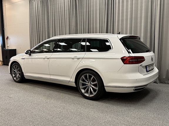 Volkswagen Passat 3 of 5