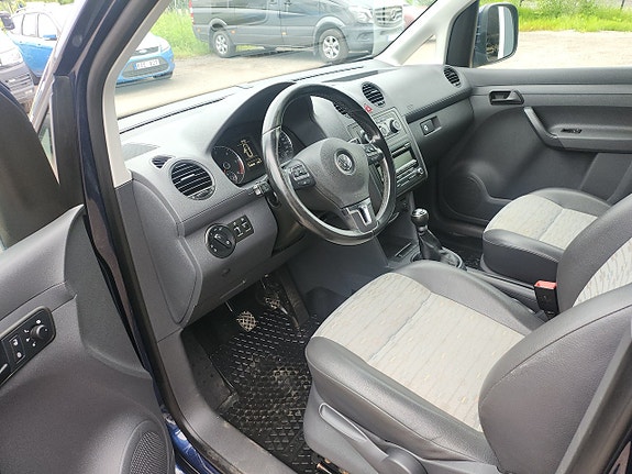Volkswagen Caddy Maxi 3 of 5