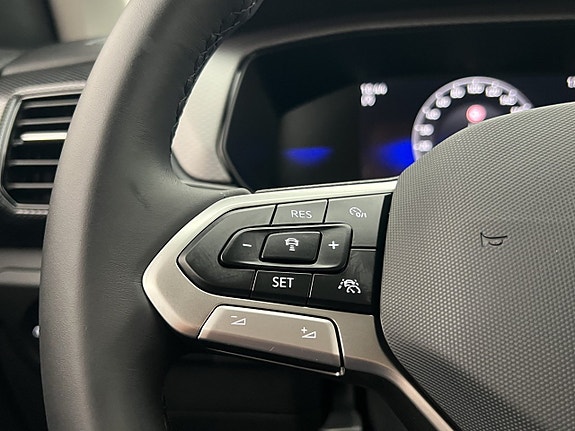 Volkswagen T-Cross 22 of 30