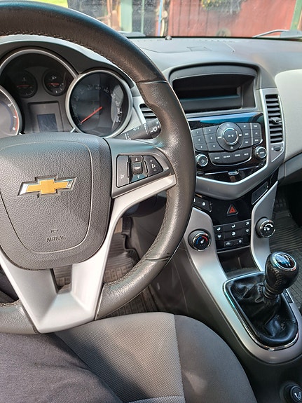 Chevrolet Cruze 3 of 4